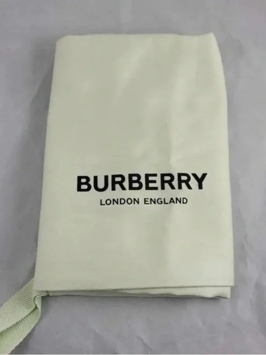 Burberry Men’s BURBERRY
ARTHUR SNEAKERS
STYLE: M STORY
ITEM NUMBER: 80438641003 - Picture 5 of 8